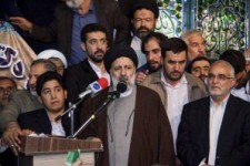 حضور گسترده مردم کرمانشاه در مراسم سخنرانی حجت الاسلام رئیسی