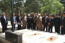 غبار روبی مزار شهدا در اسلام آبادغرب