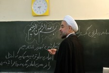 آقای روحانی منت افزایش حقوق برسر معلمین نگذارید، من حقوقم را می دهم شما فقط اقساط مرا پرداخت کنید