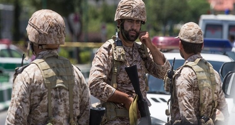 اسلحه تروریست‌های داعش در حمله به مجلس و حرم امام (ره) چه بود؟/ فرمانده شجاعی که با AKS-۷۴ به صحنه آمد