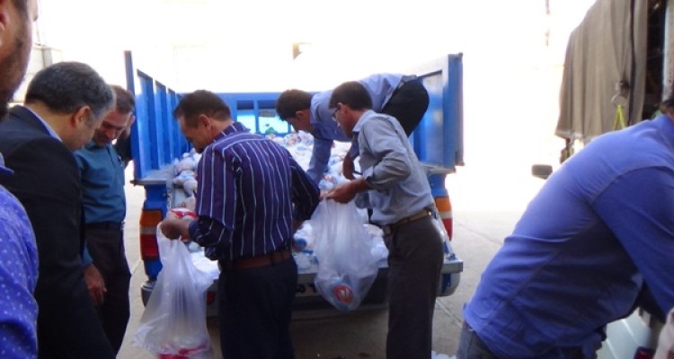 توزیع سبد غذایی در بین نیازمندان شهرستان اسلام آبادغرب