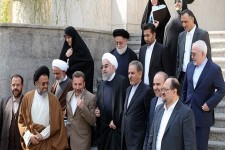 حداقل 50 درصد کابینه باید تغییر کند/ دولت نیاز به ترمیم، تغییر و نیروی جدید دارد/ لزوم حرکت به سمت جوان‌گرایی در کابینه آینده