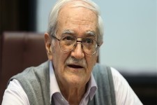 دولت به جای توتال می توانست با قرارگاه خاتم الانبیا(ص) قرار داد نفتی منعقد کند/ فرانسوی ها در جریان مذاکرات برجام نقش پلیس بد داشتند