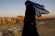 خانم وزیر داعشی در یک اردوگاه به دام افتاد+تصاویر 