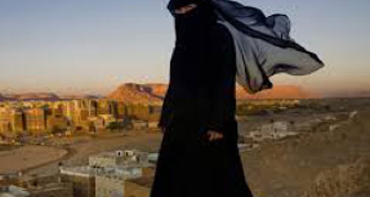 خانم وزیر داعشی در یک اردوگاه به دام افتاد+تصاویر 