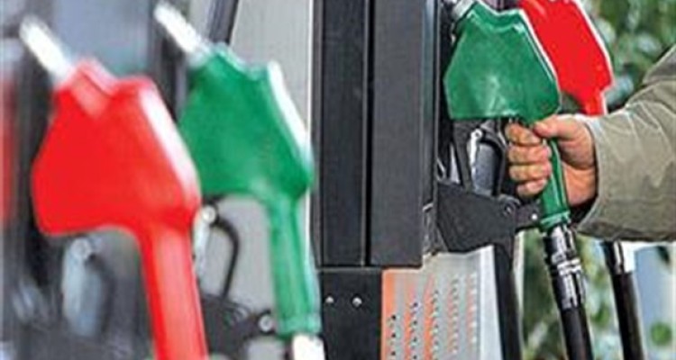 تاثیرات افزایش نرخ سوخت بر اقتصاد مردم ایران/ حفظ کارت سوخت و سهمیه بندی؛ بهترین راهکار کنترل مصرف سوخت/ پافشاری دولت بر افزایش نرخ سوخت بجای سهمیه بندی