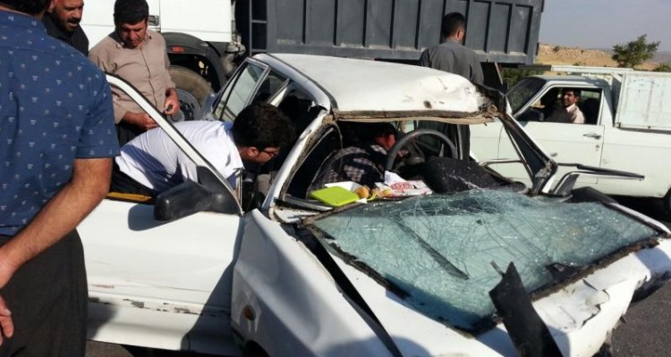 برخورد سواری پراید با تریلر درجاده اسلام آبادغرب 3 مصدوم برجای گذاشت+عکس