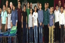 تجلیل از رتبه های دو رقمی کنکور 96 و دانش آموزان ممتاز دوره ابتدایی اسلام آبادغرب+تصاویر