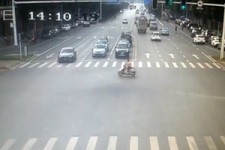  مرگ موتورسوار پس از عبور از چراغ قرمز + فیلم