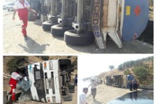 واژگونی یک دستگاه تانکر حامل سوخت نفت سیاه در محور کرمانشاه به اسلام آبادغرب+تصاویر
