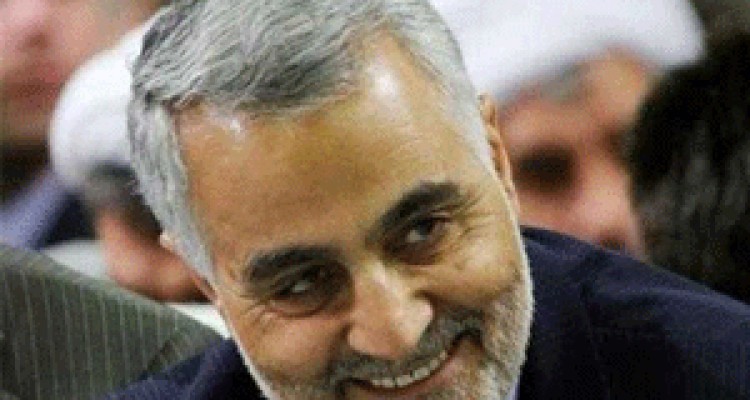 رفتار پدرانه سردارسلیمانی با دختری خردسال در گلزار شهدا + فیلم 