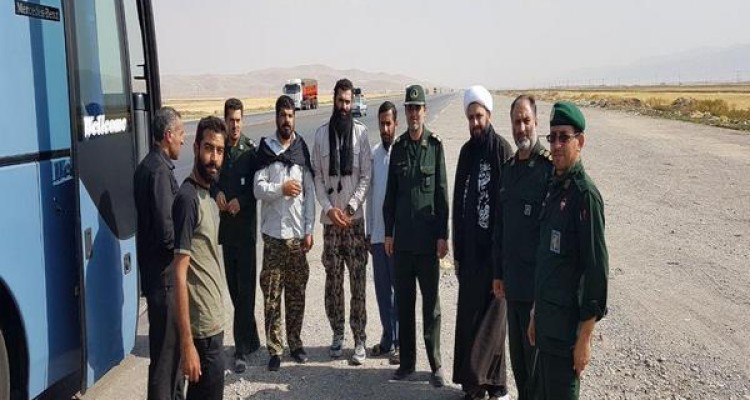 استقبال از مدافعین حرم لشکر امیرالمومنین(ع) در اسلام آبادغرب +تصاویر