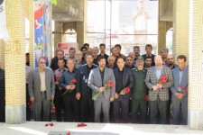 غبار روبی مزار شهدا به مناسبت هفته دفاع مقدس در اسلام آبادغرب