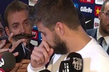 اشک‌های پیکه به خاطر رفتار پلیس اسپانیا با مردم کاتالونیا + فیلم 