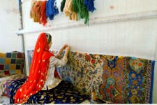 قالی ایرانی در آستانه فرورفتن در گرداب نابودی/مسوولان به فکر نجات فرش دستباف باشند 