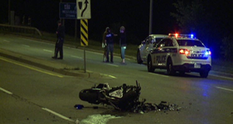 فرار یک خودرو پس از تصادف با موتورسیکلت + فیلم 