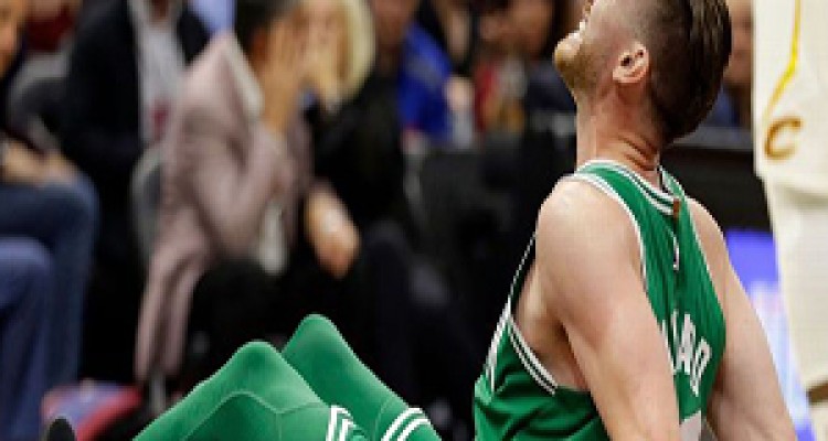 شکسته شدن پای یک بسکتبالیست حین بازی + فیلم 