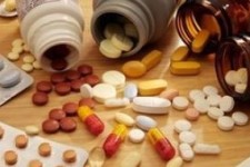 بیمه های تا خرخره بدهکار و داروهای تقلبی که ۹۵% وارداتی اند