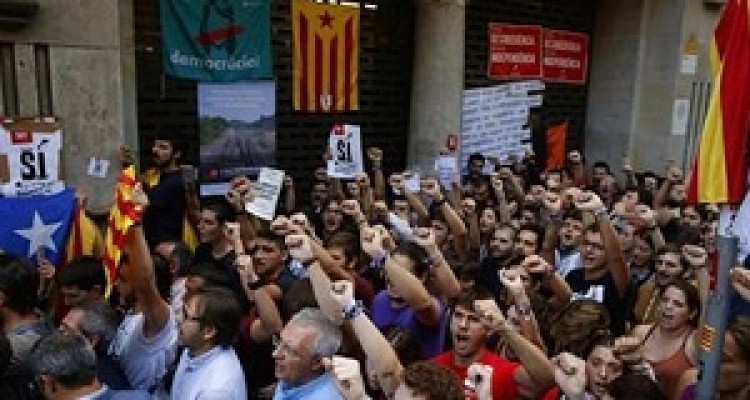 لحظه اعلام جدایی یک‌طرفه در پارلمان کاتالونیا + فیلم 