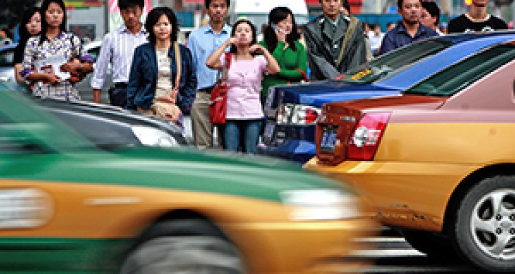 زیر گرفتن یک کودک پس از تصادف با او + فیلم 