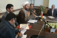 با عشق و علاقه در خدمت ایثارگران باشیم