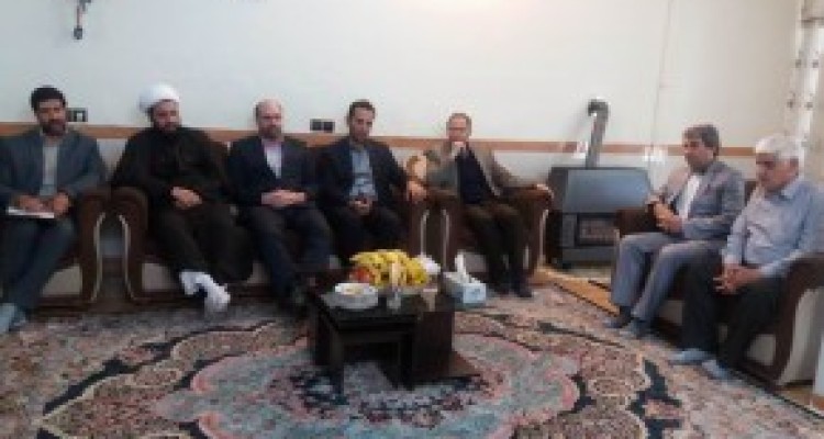 عزت و افتخار کشور، مرهون رشادت های شهدا است