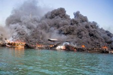 آتش گرفتن لنج ایرانی در اسکله شارجه + فیلم 