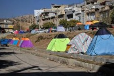 زلزله زده ها چادر گرم می خواهند/ آب و غذا کافی است