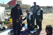 دست‌های یاری‌گر نورچشمی‌های انقلاب دور از لنز دوربین‌ها/ سپاه در کنار مردم