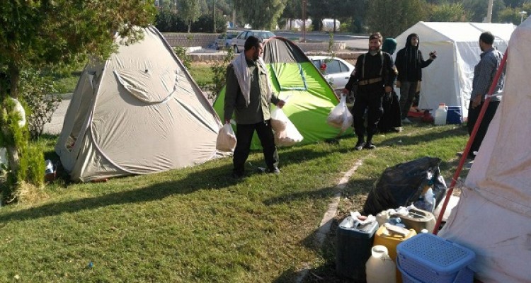 نقش پر رنگ سپاه اسلام آباد غرب در کمک رسانی به زلزله زدگان+تصاویر
