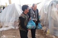 تصاویری از خدمت رسانی داوطلبین مردمی به زلزله زدگان سرپل ذهاب و روستاهای ازگله