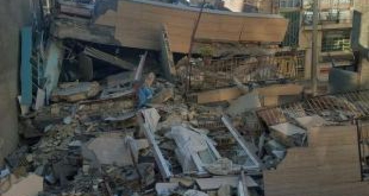 مردم زیر آوار؛ اصلاح طلبها در حال آسیب شناسی خودشان/ میتینگ سیاسی از نان زلزله زدگان واجب تر!