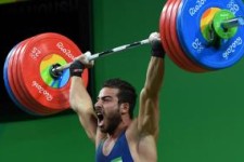 کیانوش رستمی اسیر غرور و خود رای بودنش شد/ برادر او جز فیلم گرفتن چه کرد؟