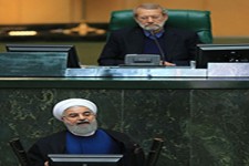 تذکر لاریجانی به نمایندگان برای نشستن بر روی صندلی‌هایشان + فیلم 
