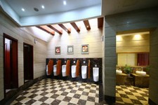 توالت‌های ایستاده در یک مجتمع تجاری بزرگ تهران! + فیلم 