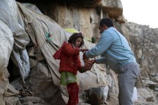  توزیع بیش از 500 بسته بهداشتی در مناطق زلزله‌زده عشایری کرمانشاه