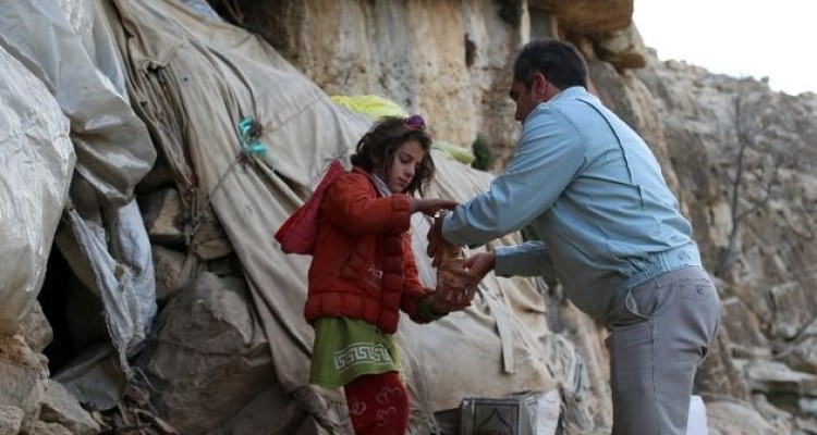  توزیع بیش از 500 بسته بهداشتی در مناطق زلزله‌زده عشایری کرمانشاه