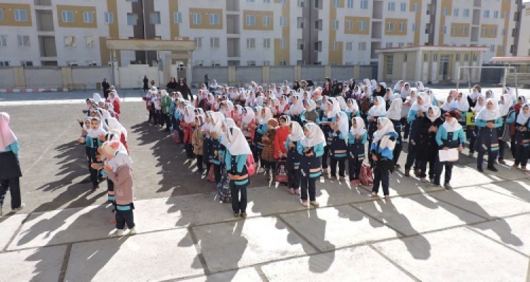 برگزاری مسابقه نقاشی در بین دانش آموزان زلزله زده اسلام آباد غرب+تصاویر