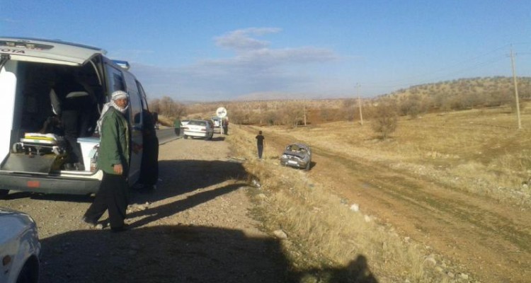 حادثه رانندگی در محور اسلام آبادغرب به گواور 2 مصدوم برجای گذاشت+تصاویر