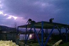  اجرای اولین سقف از واحد های مسکونی خسارت دید ه زلزله کرمانشاه