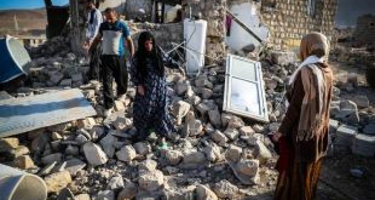 حضور فعال طلاب در شهرهای زلزله زده کرمانشاه و ارائه خدمات شایسته 