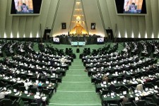 دشمنان با ایجاد اختلاف از مطالبات به حق مردم سوء استفاده کردند/ پیگیر مشکلات مردم در مجلس هستیم