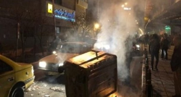 دم خروس‌هایی که یکی پس از دیگری بیرون می‌زند/ هتریک ترامپ در حمایت از ناآرامی‌های ایران