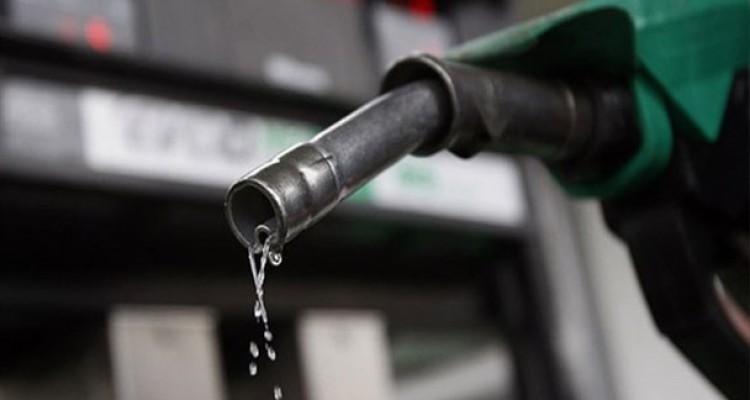 تأثیر جو روانی افزایش قیمت بنزین بر جامعه/ افزایش قیمت ها با دلار، دستمزد کارگران به ریال