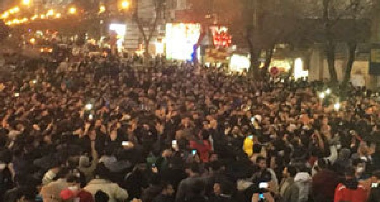 خروش مردم خرم آباد در اعتراض به هنجارشکنان + فیلم 