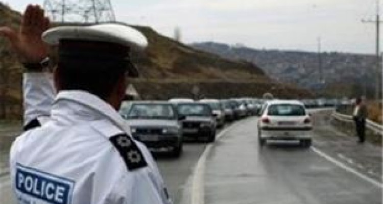 محورهای مواصلاتی کرمانشاه لغزنده هستند/ ترافیک روان در جاده ها