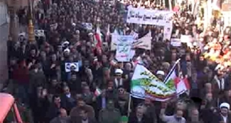 خروش مردم میبد و بوئین زهرا در محکومیت اغتشاشات اخیر + فیلم 