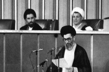 پاسخ به چند سوال درباره انتخاب آیت الله خامنه ای به عنوان رهبر انقلاب