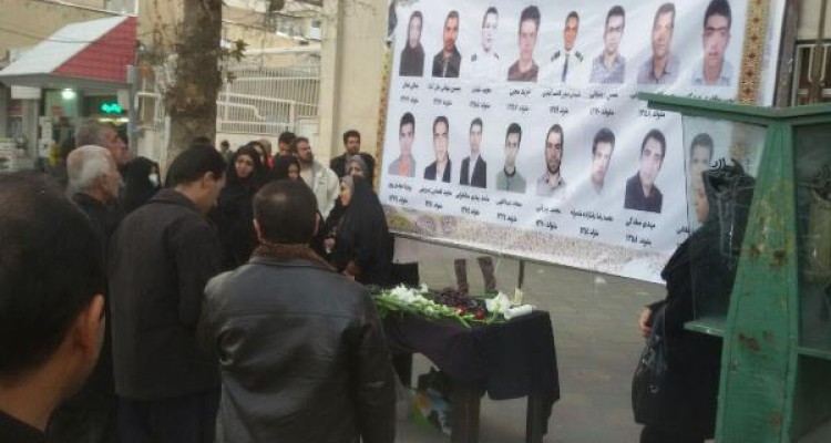 ابراز همدردی مردم نوع دوست اسلام آبادغرب با خانواده های داغدار جانباختگان نفتکش سانچی+تصاویر