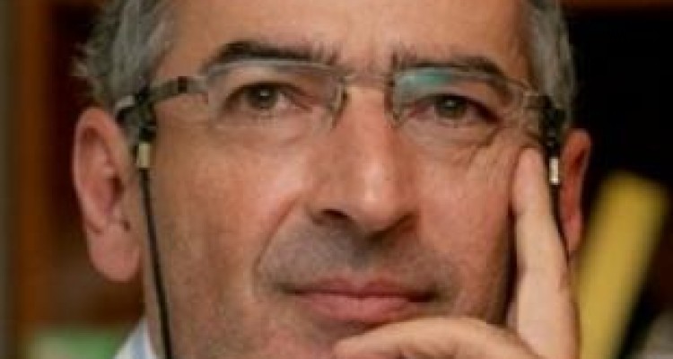 توضیحات زیباکلام در خصوص ماندن کمک میلیاردی مردمی به زلزله زدگان در حسابش/ همه هزینه‌ها را نوشته‌ام و سند آن موجود است